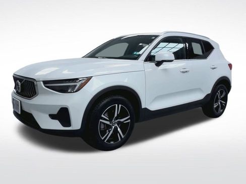 Used 2025 Volvo XC40 B5 Core image 20