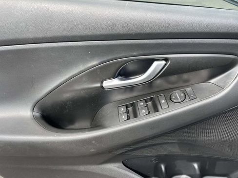 Used 2020 Hyundai Elantra GT FWD image 19
