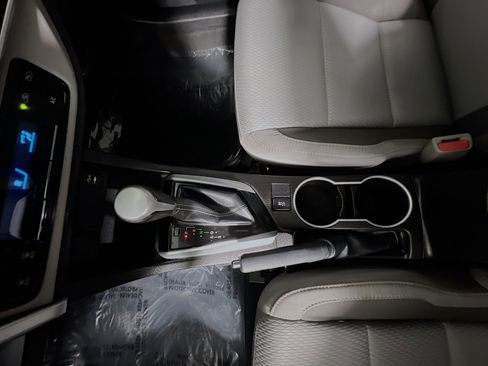 Used 2017 Toyota Corolla LE image 22