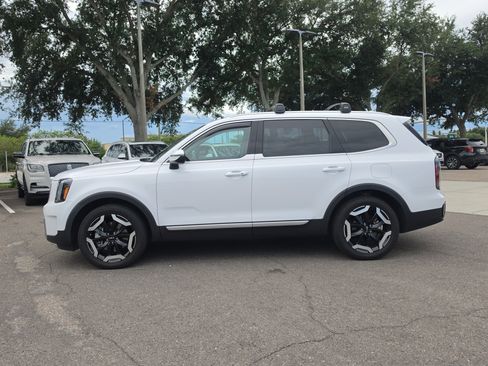 Certified 2023 Kia Telluride EX w/ EX Captain's Chair Package FWD image 5