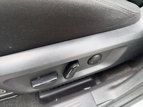Used 2023 Nissan Rogue SV FWD image 19