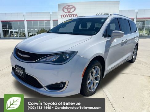 Used 2018 Chrysler Pacifica Touring-L w/ Tire & Wheel Group FWD image 7