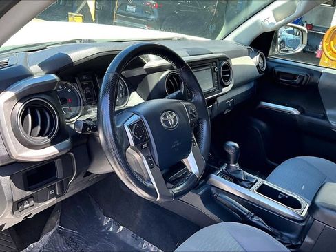 Used 2018 Toyota Tacoma SR5 RWD image 9