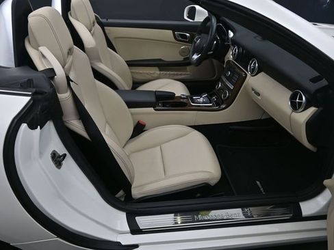 Used 2019 Mercedes-Benz SLC 300 image 22