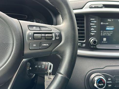 Used 2017 Kia Sorento AWD w/ LX Convenience Package image 16
