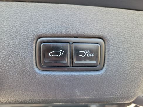 Used 2023 Kia Carnival EX FWD image 8