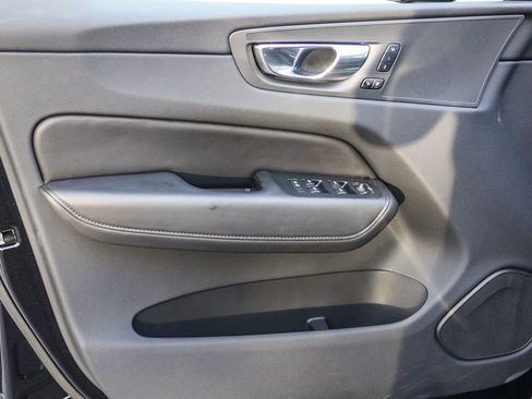 Used 2025 Volvo XC60 B5 Plus image 19