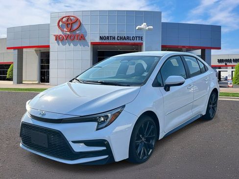 Used 2024 Toyota Corolla SE FWD image 5