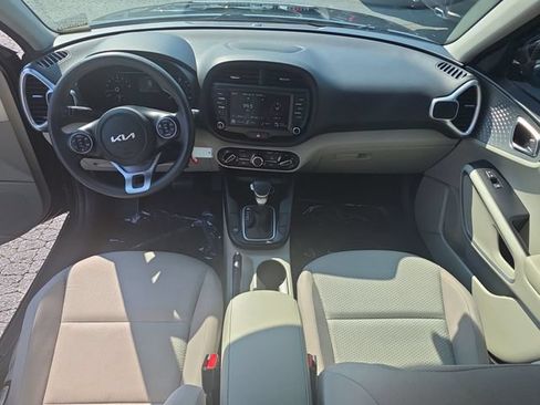 Used 2022 Kia Soul LX w/ Technology Package FWD image 10