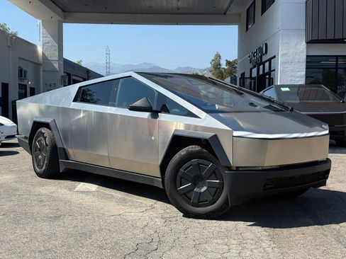 Used 2025 Tesla Cybertruck AWD Crew Cab image 1