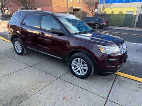 Used 2019 Ford Explorer XLT image 8