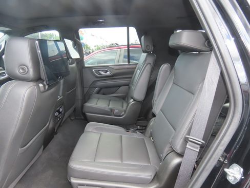 Used 2021 Chevrolet Tahoe Z71 w/ Z71 Off-Road Package AWD/4WD image 18