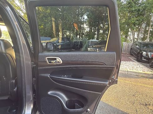 Used 2014 Jeep Grand Cherokee Altitude image 22