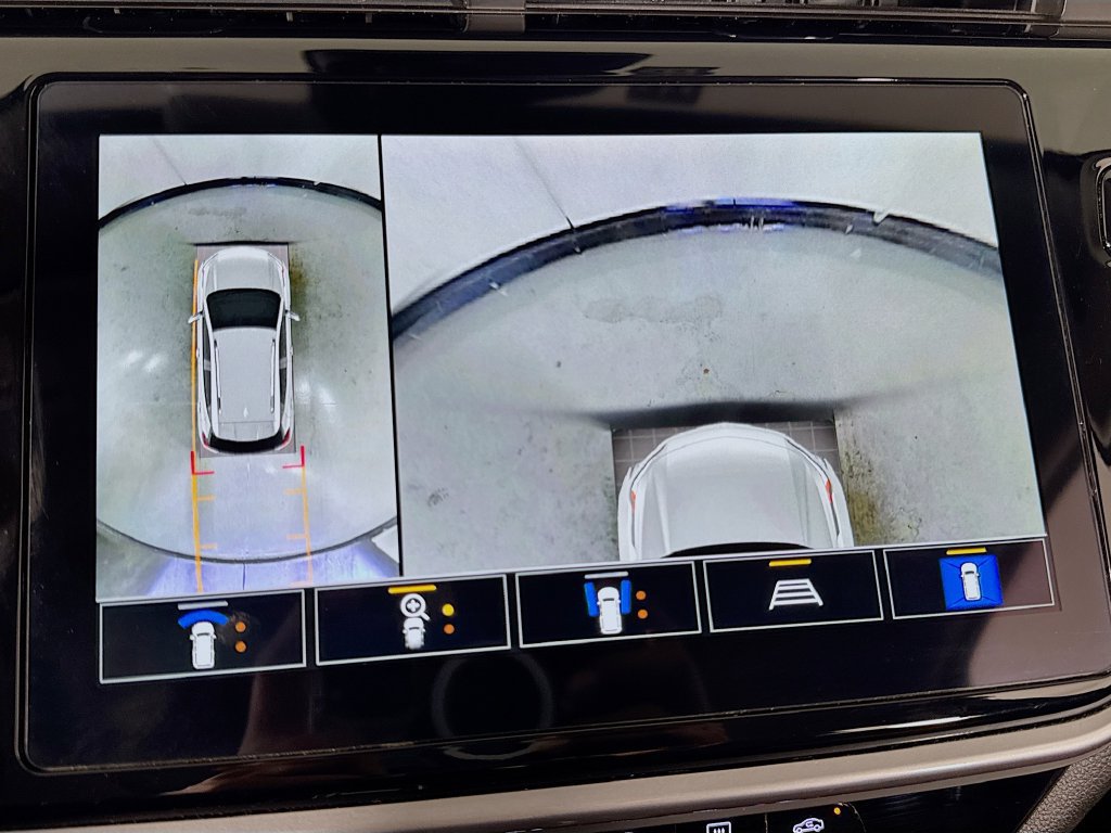Used 2023 Chevrolet Bolt EUV Premier w/ Sun & Sound Package FWD image 31