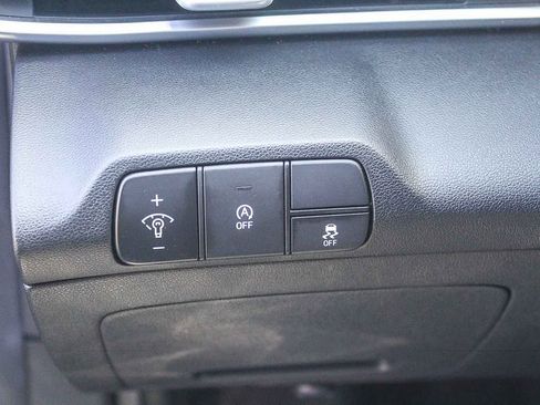 Certified 2025 Hyundai Elantra SE FWD image 28