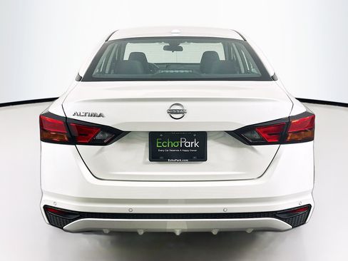 Used 2025 Nissan Altima 2.5 SV FWD image 7