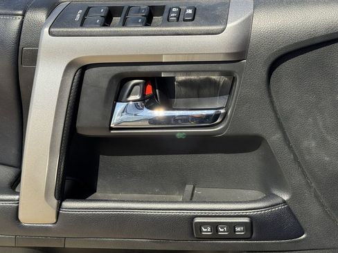 Used 2018 Toyota 4Runner Limited AWD/4WD image 23