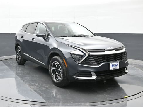 Used 2023 Kia Sportage LX image 2
