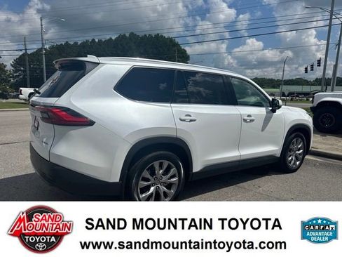Used 2024 Toyota Grand Highlander FWD image 3