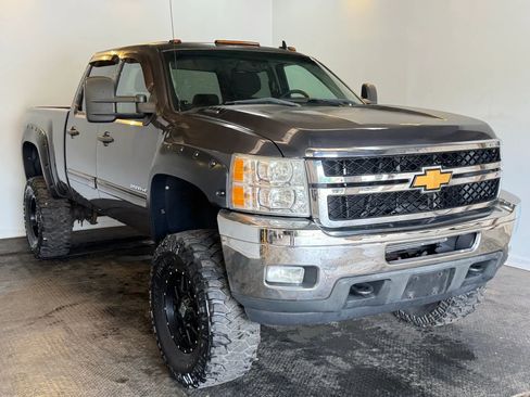 Used 2011 Chevrolet Silverado 2500 LT w/ Interior Plus Package AWD/4WD image 3