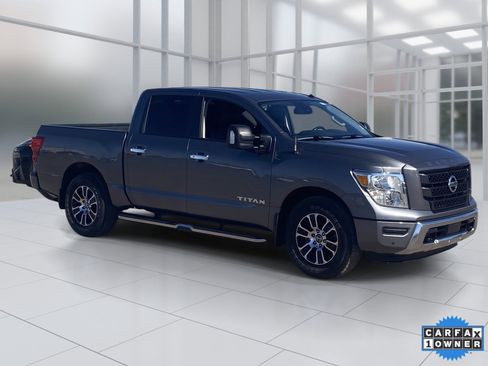 Certified 2021 Nissan Titan SV w/ SV Convenience Package image 8