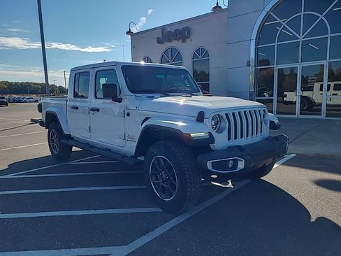 Used 2021 Jeep Gladiator Overland w/ LED Lighting Group image 2