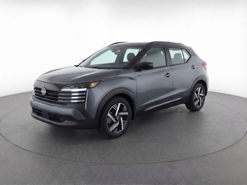 Used 2025 Nissan Kicks SV FWD image 3
