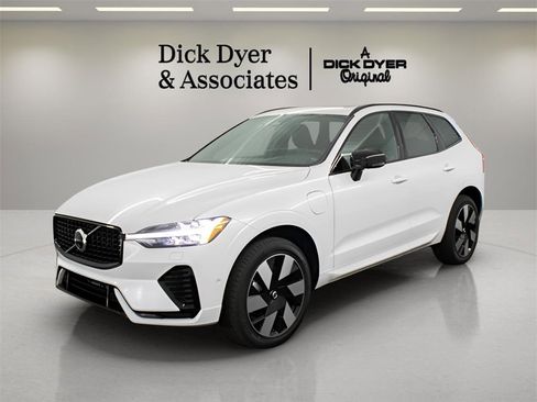 New 2024 Volvo XC60 T8 Plus w/ Protection Package Premier image 4