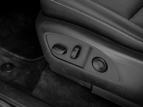 Used 2025 Chevrolet Traverse LT w/ LPO, Floor Liner Package FWD image 31