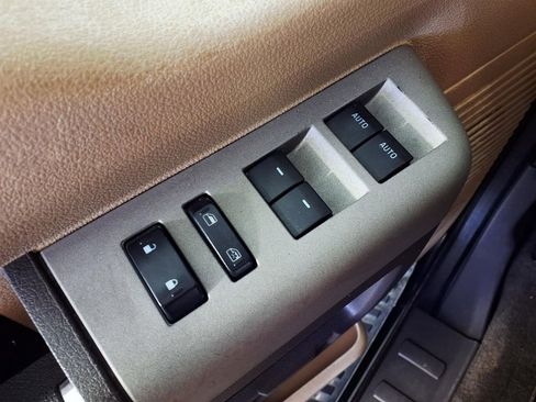 Used 2015 Ford F250 Lariat image 25