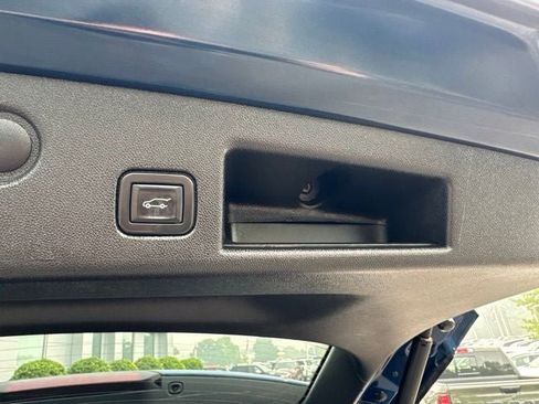 Used 2021 Chevrolet Equinox LT FWD image 21