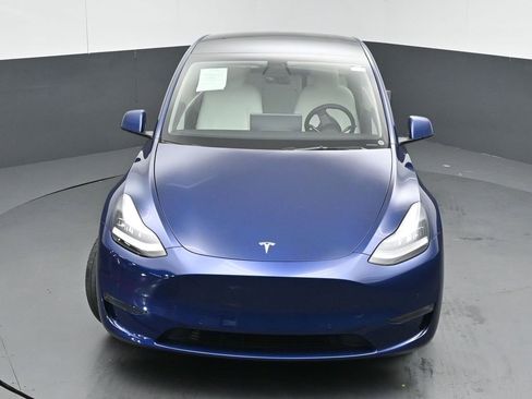 Used 2022 Tesla Model Y Long Range image 37