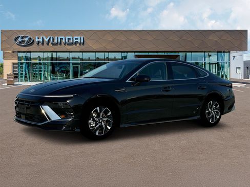 Certified 2025 Hyundai Sonata SEL AWD/4WD image 2