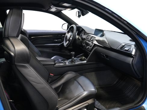Used 2017 BMW M4 Coupe w/ Competition Package RWD image 31