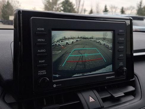 Used 2021 Toyota RAV4 LE image 18