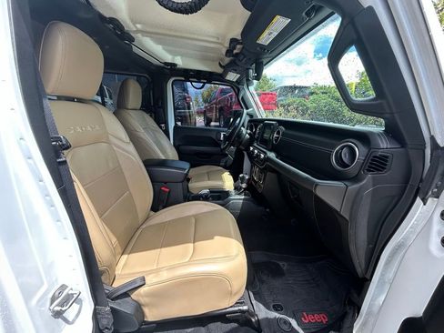 Used 2018 Jeep Wrangler Unlimited Sahara AWD/4WD image 32
