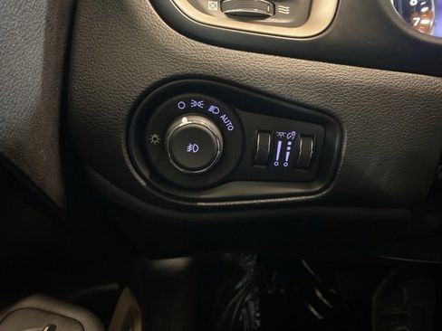 Used 2017 Jeep Renegade Limited image 15