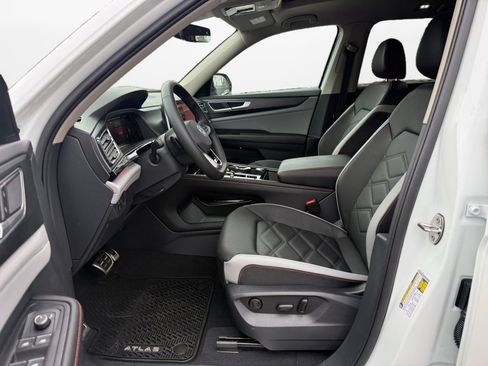 New 2026 Volkswagen Atlas Peak Edition image 9