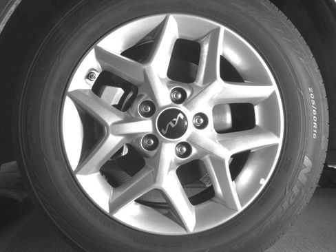 Used 2025 Kia Soul LX w/ LX Technology Package image 12