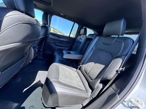 Used 2025 Jeep Grand Cherokee Altitude AWD/4WD image 15