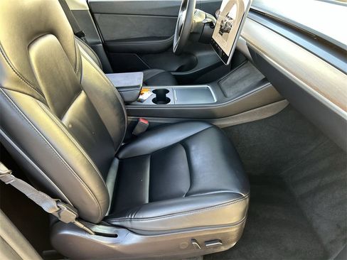 Used 2022 Tesla Model Y Performance image 8