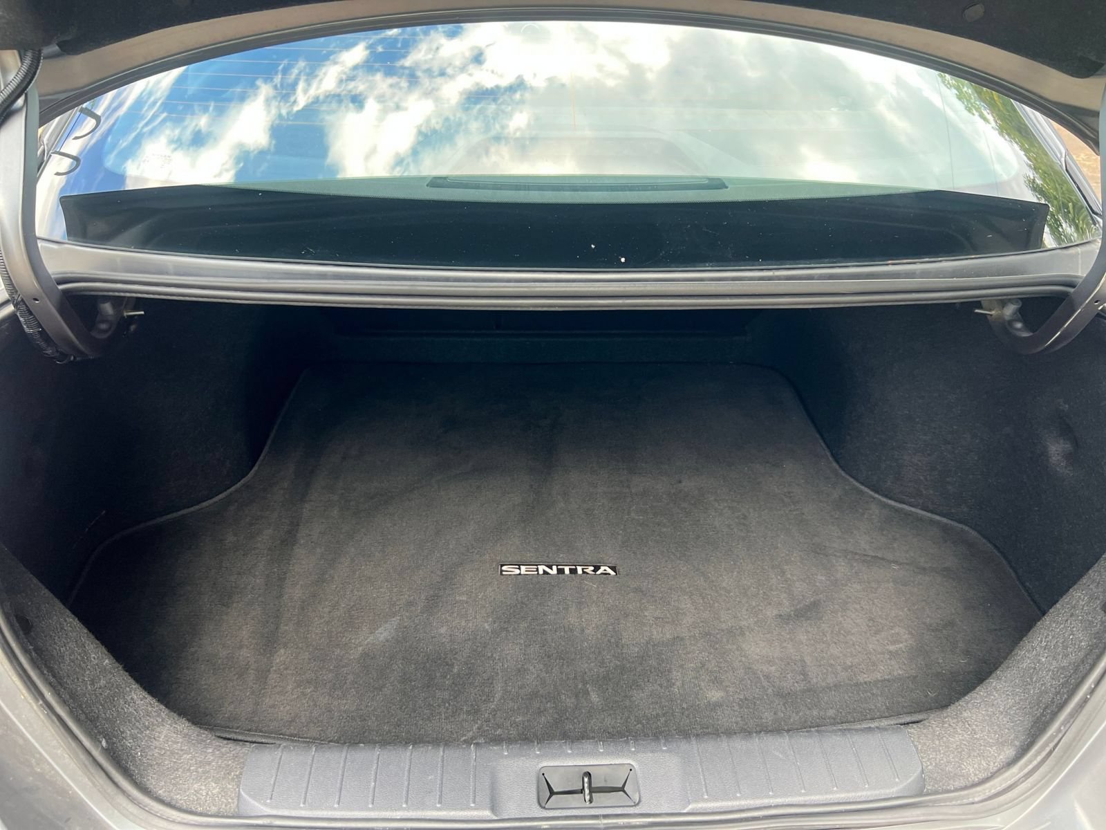 Used 2025 Nissan Sentra SV FWD image 25