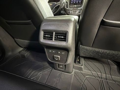 Used 2020 Chevrolet Equinox Premier FWD image 27
