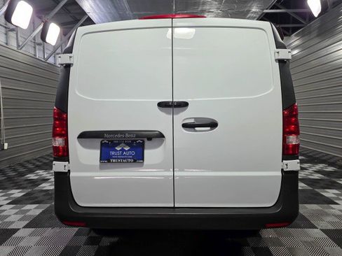 Used 2023 Mercedes-Benz Metris image 6