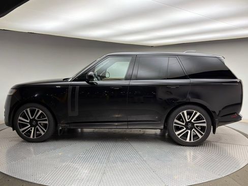 Used 2023 Land Rover Range Rover SE image 2