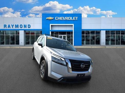 Used 2022 Nissan Pathfinder SV w/ SV Premium Package AWD/4WD image 9