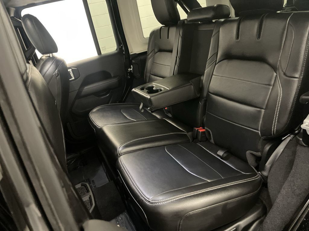 Used 2021 Jeep Wrangler Unlimited Sahara w/ Cold Weather Group AWD/4WD image 18