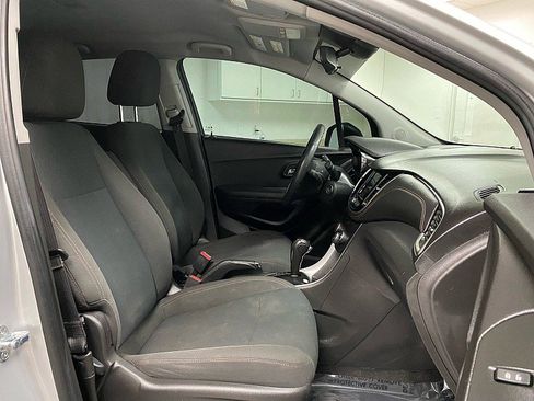 Used 2020 Chevrolet Trax LS w/ Tint and Cruise Package image 14