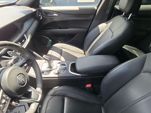Used 2023 Alfa Romeo Stelvio Sprint RWD image 11