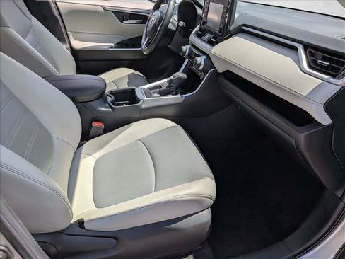 Used 2022 Toyota RAV4 XLE Premium FWD image 20